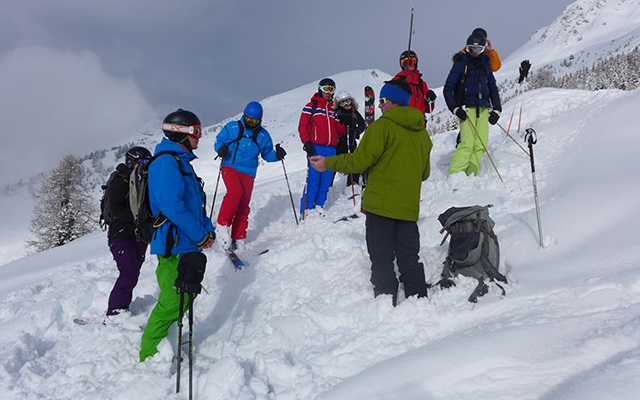 Avalanche Safety course, snowpack study, Peak Leaders instructor course, Peak Leaders Verbier, Avalanche Safety course, gap year ski course