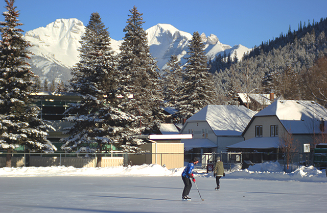 Banff, Alberta, Canada, Peak Leaders, ski instructor course, snowboard instructor course, Ice Hockey in Banff