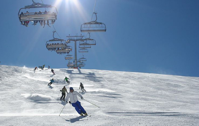 BASI level 2 Morzine, BASI level 2 exam, Peak Leaders in Morzine, ski instructor course Morzine, train of skiers