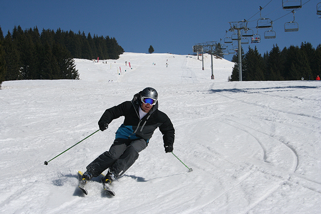 skier carving, BASI ski, skier, Peak Leaders ski instructor course, Morzine, Portes Du Soleil